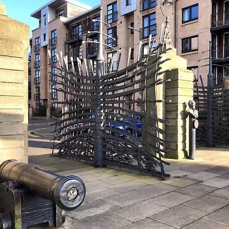 Waterfront Living In Leith With Free Parking! Daire Edinburgh Dış mekan fotoğraf